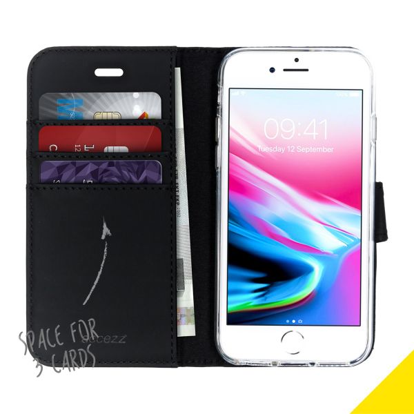 TPU Klapphülle Schwarz für das iPhone SE (2022 / 2020) / 8 / 7 / 6(s)