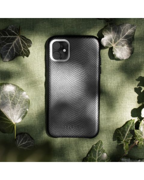 Selencia Gaia Slang Backcover iPhone 13 - Zwart / Schwarz / Black