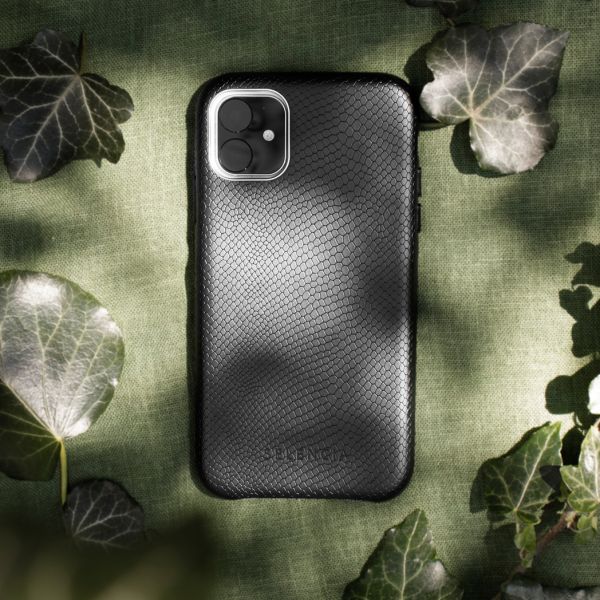 Selencia Gaia Slang Backcover iPhone 13 - Zwart / Schwarz / Black