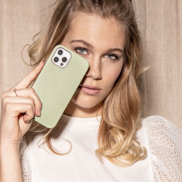 Selencia Gaia Slang Backcover iPhone 12 (Pro) - Groen / Grün  / Green