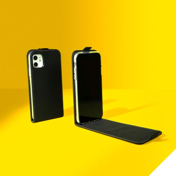 Accezz Flipcase iPhone 12 Pro Max - Zwart / Schwarz / Black